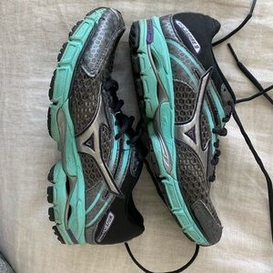 Size 7 Mizuno Wave Inspire 9